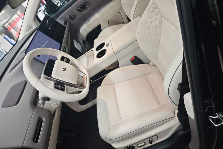 Used Li Auto Li Auto i8 2025 Model Standard Version
