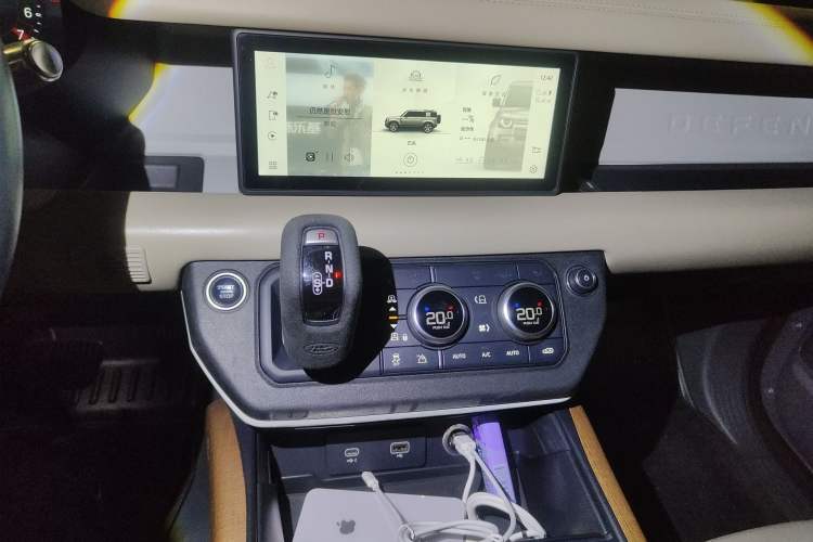 Used Land Rover Defender 2020 110 P400 Dark Special Edition Audio And AC Panel