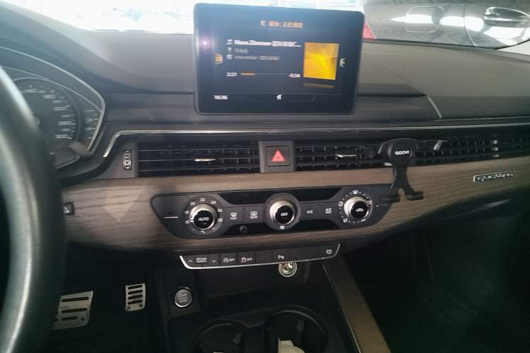 Used Audi A4L 2018 30th Anniversary Edition 40 TFSI Trendy Model Audio And AC Panel