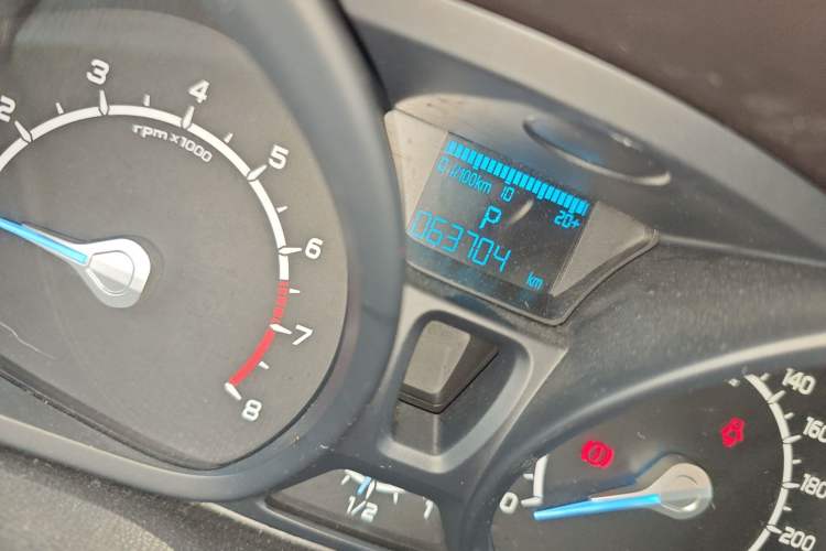 Used Ford EcoSport 2013 1.5L Automatic Fashion Model Odometer Close Up