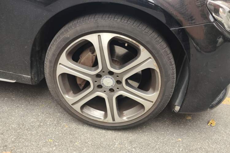 Used Mercedes-Benz E-Class 2016 E 300 L Sporty and Stylish Model