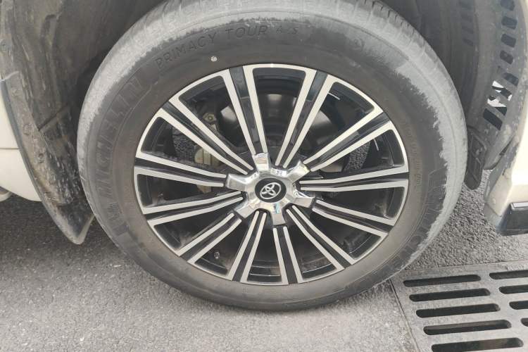 Used Toyota Prado 2018 3.5L Automatic TX-L with Rear-Mounted Spare Tire Right Front Wheel Hub