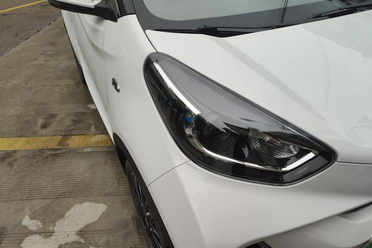 Used Chery QQ Little Ant 2022 Restyled Version Sweet Pink Edition Low-Sugar Version Lithium Iron Phosphate Battery 30.7 kWh 30 kW 301 km Right Front Headlight