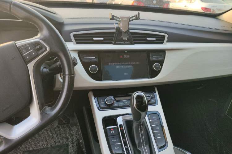 Used Geely Auto Emgrand X7 Sport 2018 1.8TD Automatic Two-Wheel Drive Smart Connect 4G Internet Edition
