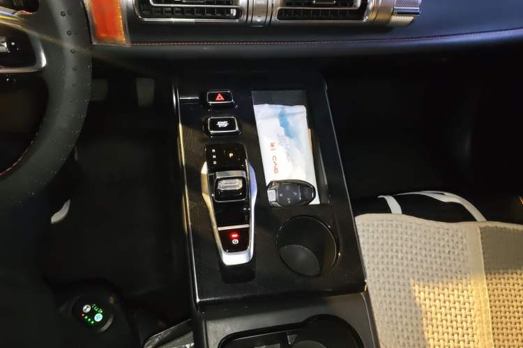 Used GAC Trumpchi EMKOO 2022 1.5T Supernova Edition Gear Lever