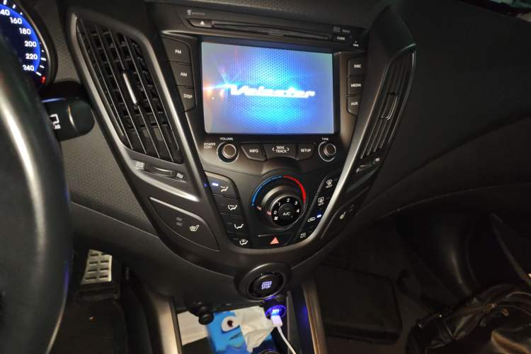 Used Hyundai Veloster 2012 1.6T Automatic Luxury Edition Audio And AC Panel