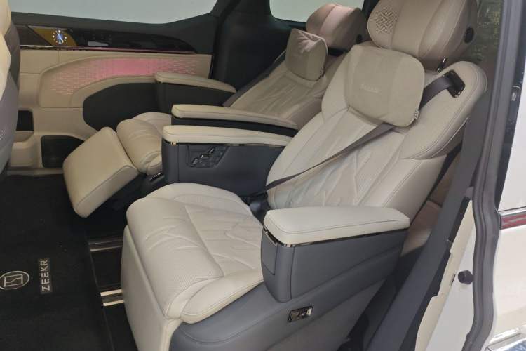 Used Zeekr 009 2024 7-Seater Walk-Through Version Four-Wheel Drive 108 kWh
