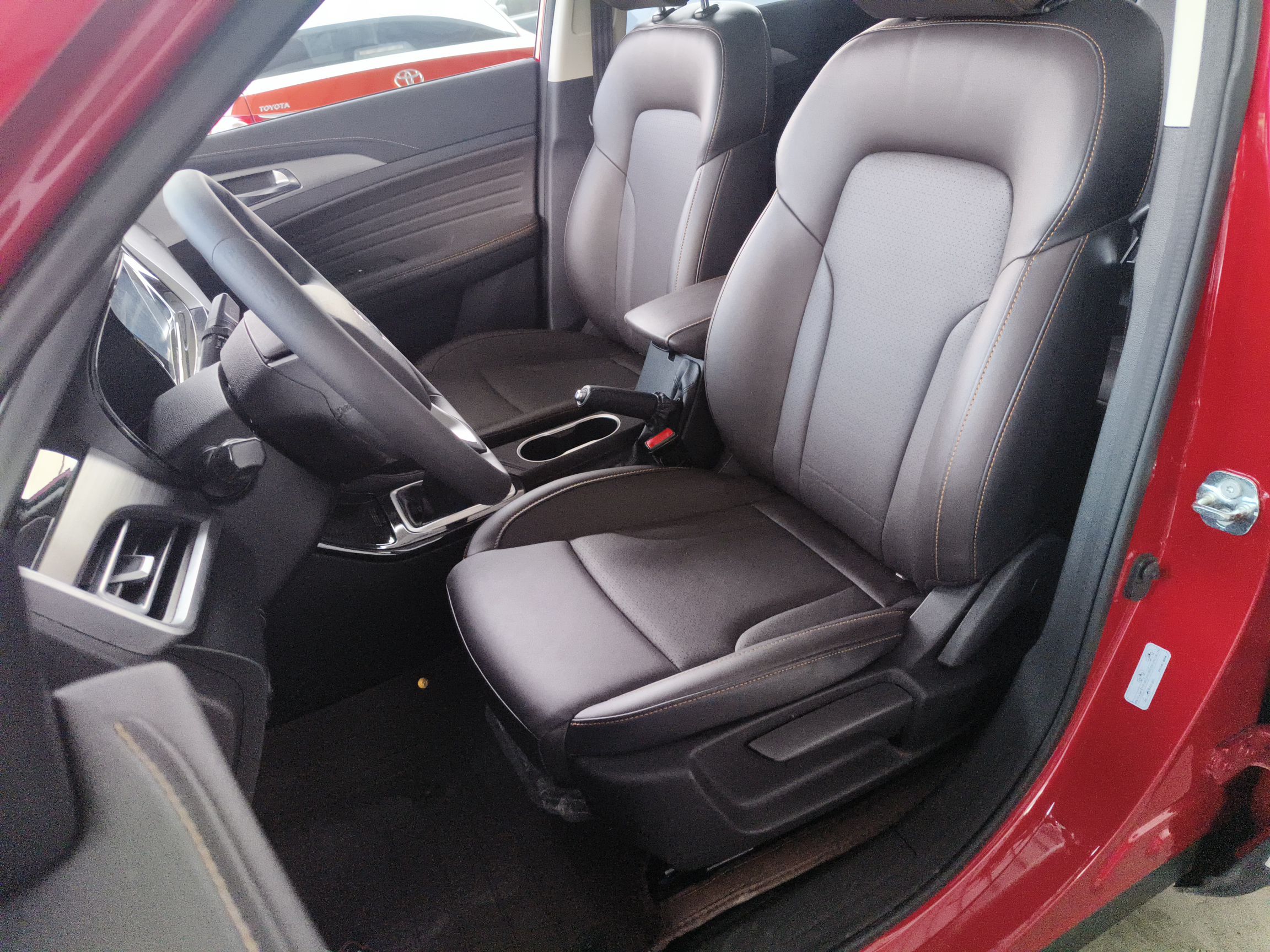 المقاعد الأمامية داخل السيارة