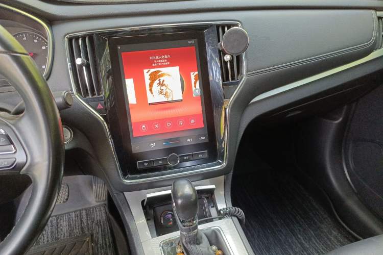 Used Roewe RX5 2019 20T Two-Wheel Drive Automatic 4G Connected Platinum Edition
