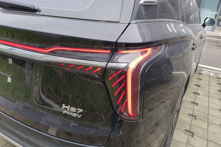 Used Hongqi HS7 PHEV 2024 2.0T PHEV Four-Wheel Drive Flagship Edition 6 Seats Right Rear Taillight