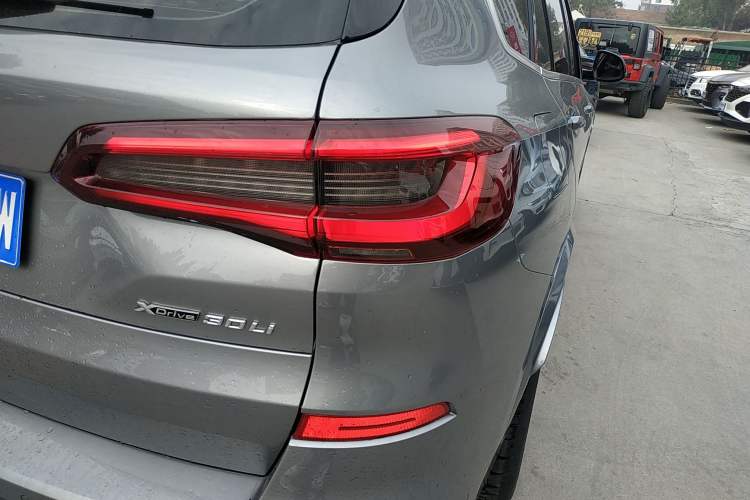 Used BMW X5 2022 Restyled xDrive 30Li Luxury Version M Sport Package
