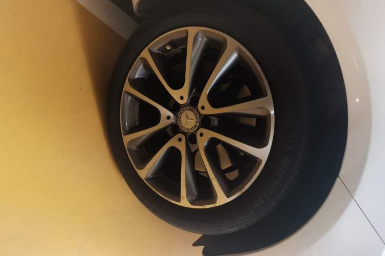 Used Mercedes-Benz E-Class 2016 E 300 L Stylish Model Right Front Wheel Hub