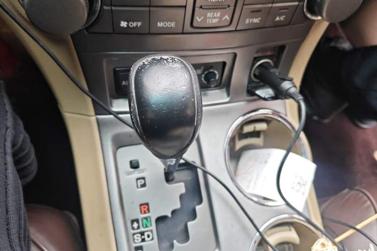 Used Toyota Highlander 2011 2.7L Two-Wheel Drive 7-Seater Luxury Navigation Edition
