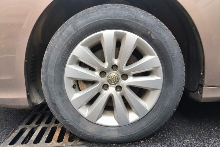 Used Brilliance H530 2017 1.6L Automatic Comfort Model Right Front Wheel Hub