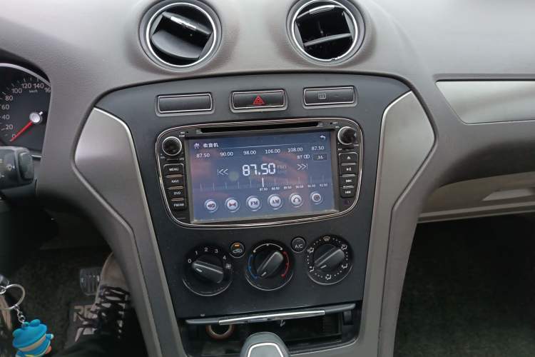 Used Ford Mondeo 2011 2.3L Fashion Edition Audio And AC Panel