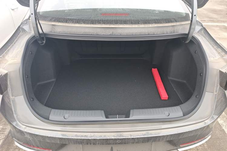 Used CHANGAN Eado 2025 Blue Whale 1.5T 500Bar Prestige Model Trunk