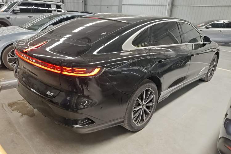 Used VOYAH PASSION 2024 PHEV Four-Wheel Drive Ultra-Long Range Executive Edition Rear Right 45 Deg