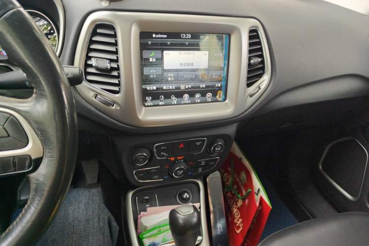 Used Jeep Compass 2017 200T Automatic Family Edition
