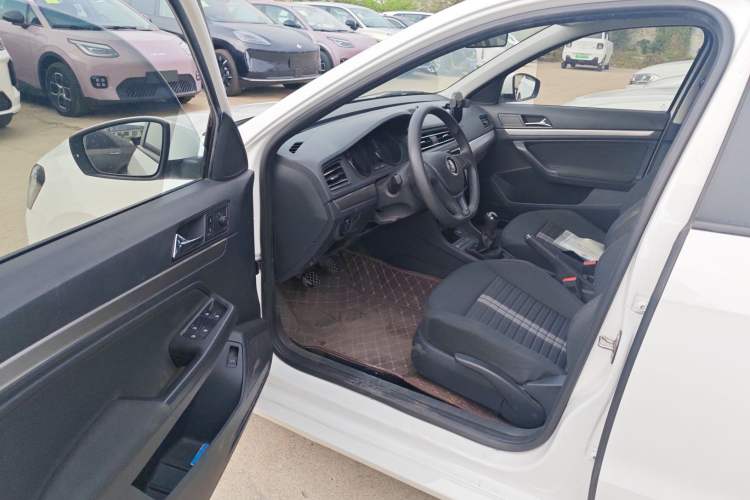 Used Volkswagen Lavida 2019 Lavida Start 1.5L Manual Fashion Edition China VI Standard Driver Seat