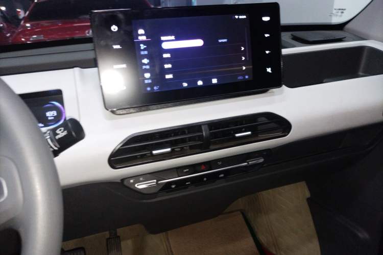 Used Geely Galaxy Panda 2024 Panda Mini 200km Endurance Bear
