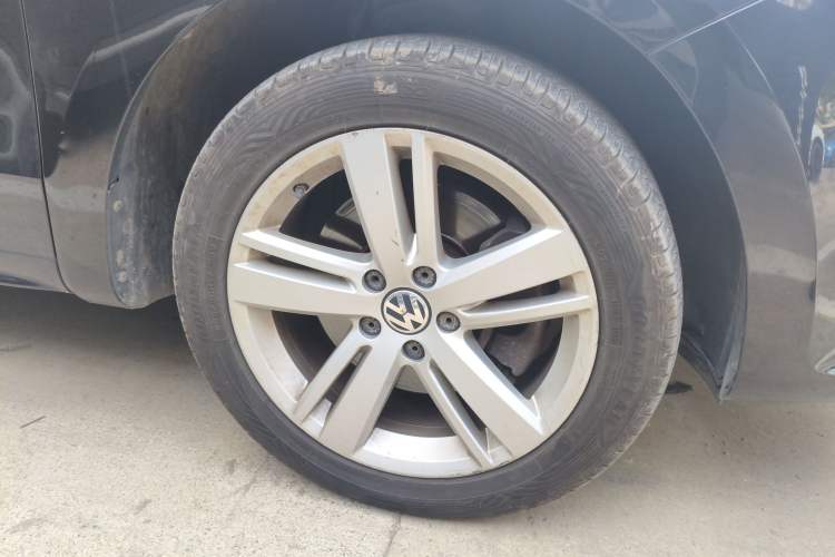 Used Volkswagen Sharan 2016 380TSI Comfort Edition 7-Seater Right Front Wheel Hub