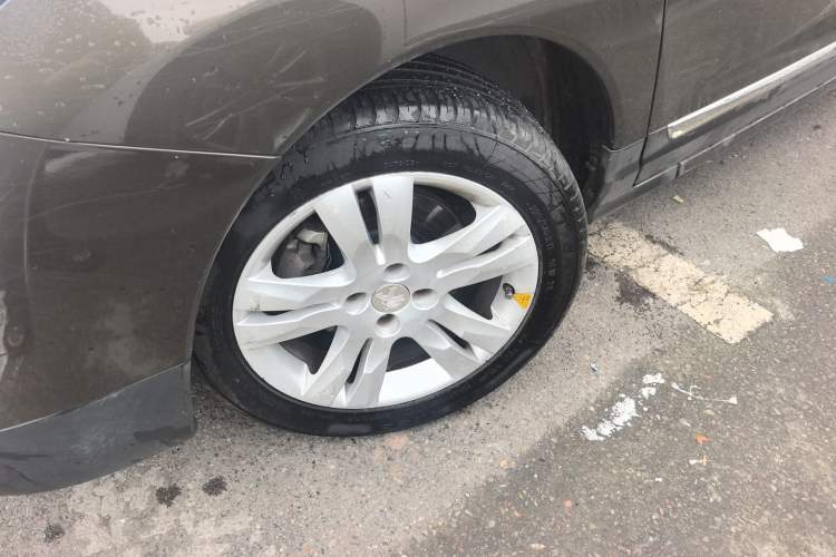 Used Peugeot 3008 2015 2.0L Manual Classic Edition Exterior 4