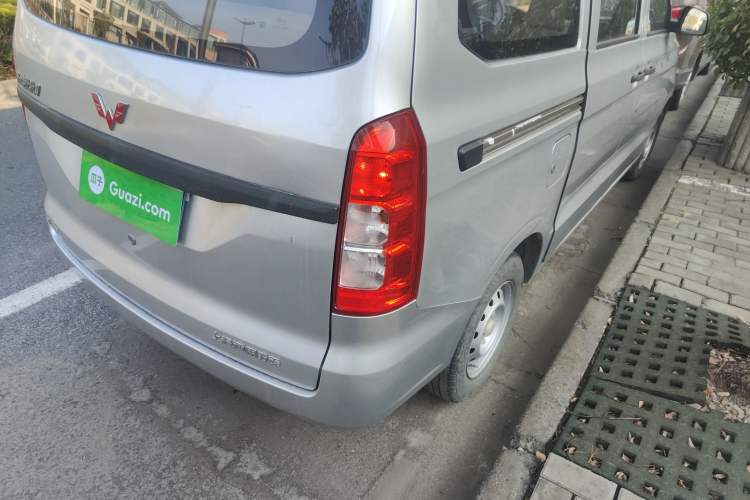 Used Wuling Hongguang V 2019 1.5L Jingqu Version China VI LAR
