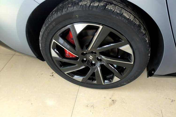 Used Dongfeng eπ eπ007 2024 Pure Electric 540 All-Wheel Drive Max Edition Right Rear Wheel Hub