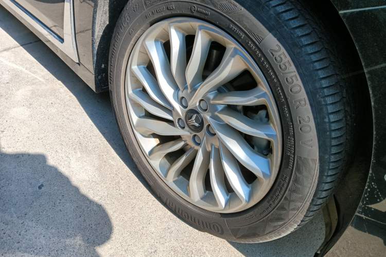 Used VOYAH Dream 2022 0-Emission Version Range of 475 km Right Front Wheel Hub