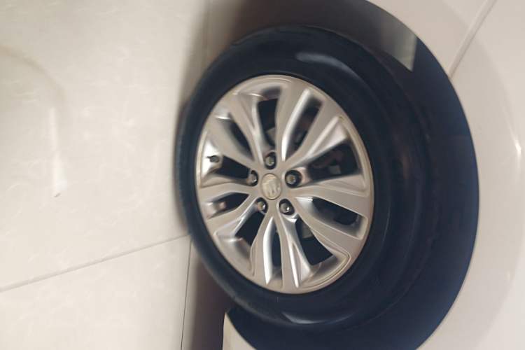 Used Buick GT 2021 Revised Version Flagship 1.5L Automatic Elite Edition Right Rear Wheel Hub