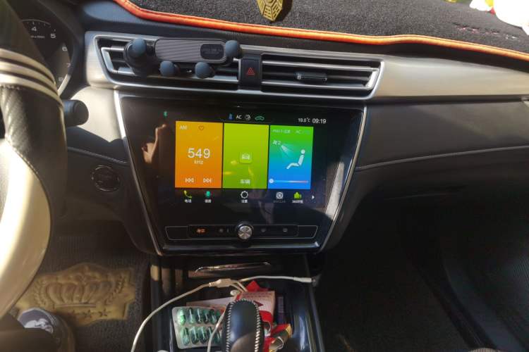 Used Roewe i5 2019 1.5L Automatic 4G Connected Langhao Edition Audio And AC Panel