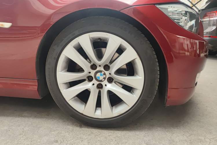 Used BMW 3 Series 2010 320i Luxury Model Right Front Wheel Hub