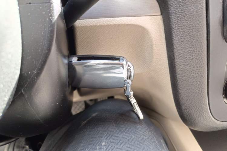 Used Volkswagen Sagitar 2011 1.6L Manual Fashion Edition Vehicle Key