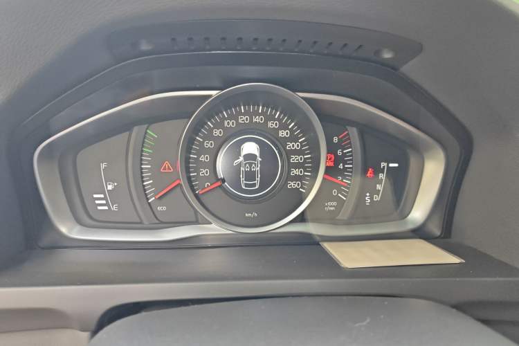 Used Volvo S60 2014 S60L 2.0T Zhiyuan Edition Instrument Cluster