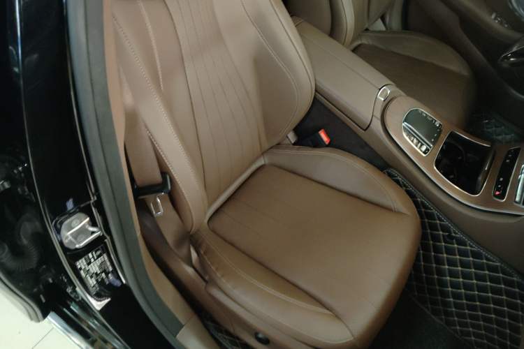 Used Mercedes-Benz E-Class New Energy 2022 Facelift E 350 e L Plug-in Hybrid Sedan Right Front Seat