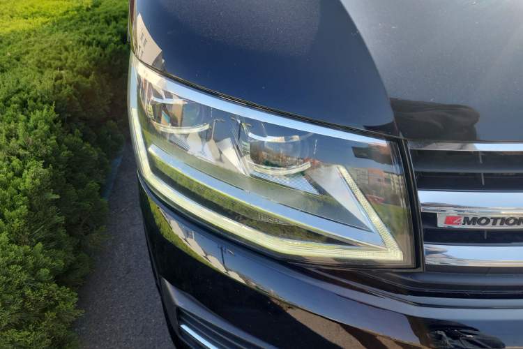 Used Volkswagen Multivan 2019 2.0 TSI 4x4 Prestige Edition 7-Seater Right Front Headlight