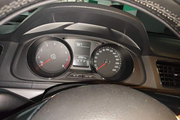 Used Volkswagen Lavida 2015 1.6L Manual Comfort Edition Instrument Cluster