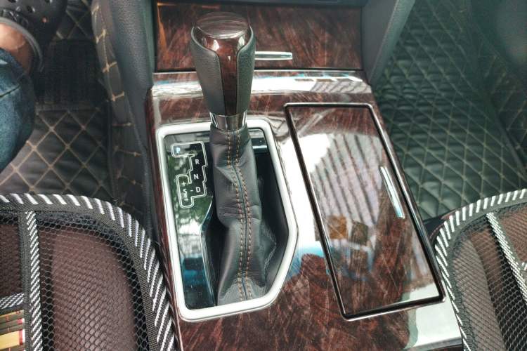 Used Toyota Camry 2016 2.5G 10th Anniversary Deluxe Navigation Edition Gear Lever