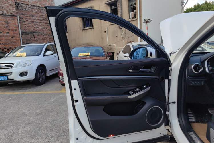 Used Wey VV5 2017 2.0T Ultra-Luxury Version
