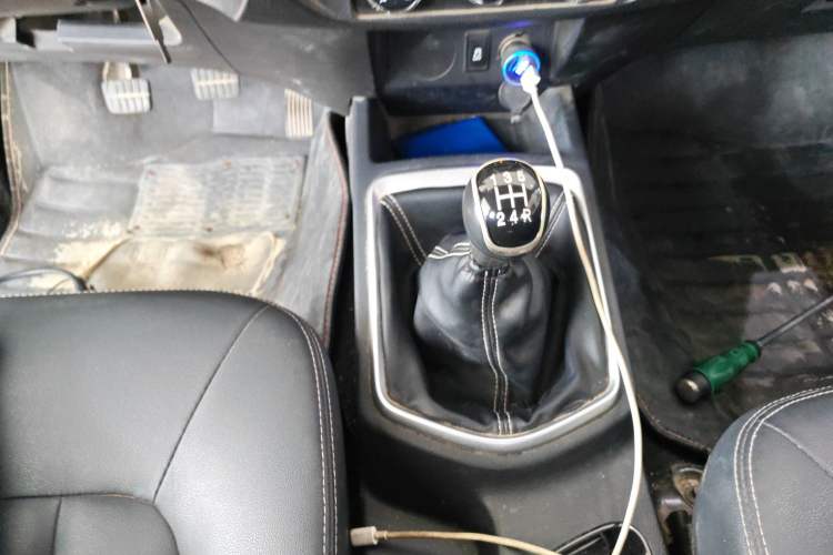 Used Dongfeng Ruichi 2021 2.4T Diesel Two-Wheel Drive Business Edition Long Cargo Bed YCY24165-61
