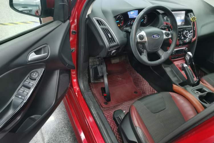 Used Ford Focus 2012 Hatchback 2.0L Automatic Luxury Sport Model Driver Seat