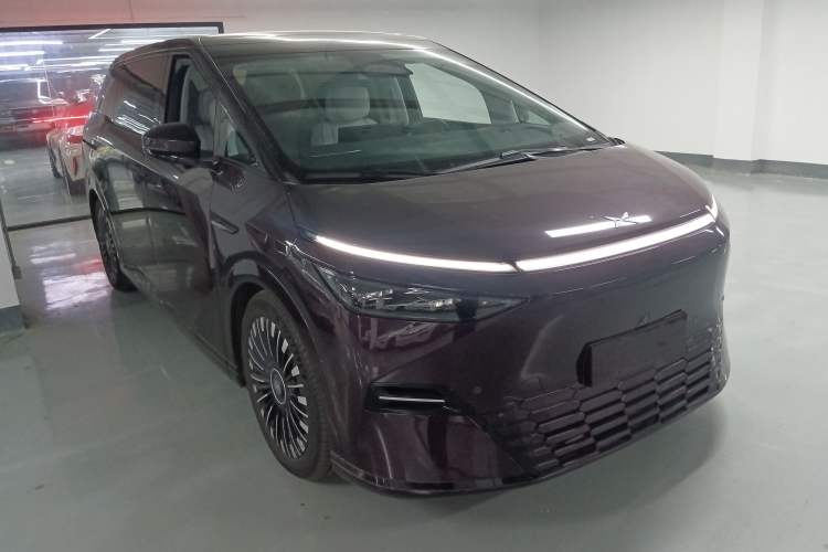Used XPeng X9 2025 740 Ultra-Long Range Max Exterior 1