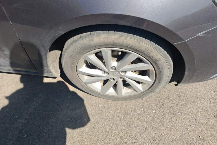 Used Buick Verano 2015 Sedan 15S Automatic Leading Model Right Front Wheel Hub