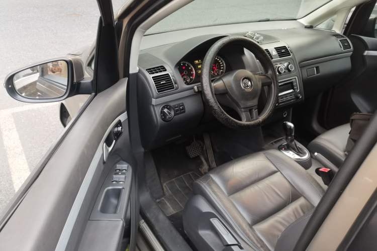 Used Volkswagen Touran 2015 1.4T DSG Comfort Edition 5 Seats
