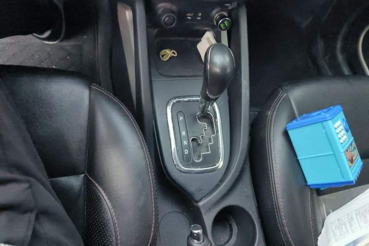 Used CHANGAN CS35 2014 1.6L Automatic Luxury Model China IV Standard Gear Lever