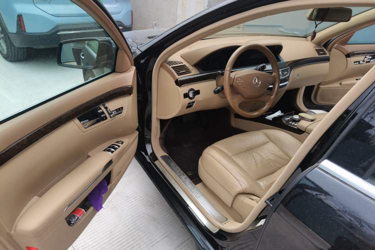 Used Mercedes-Benz S-Class 2010 S 300 L Luxury Model

