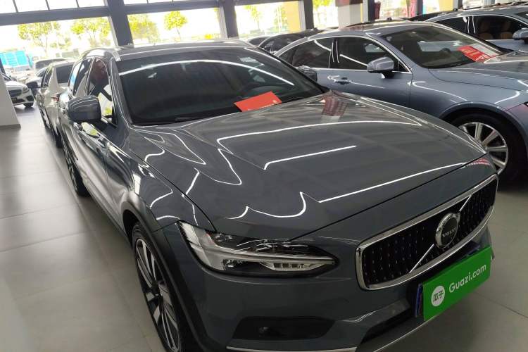 Used Volvo V90 2022 Cross Country B5 AWD Prestige Edition