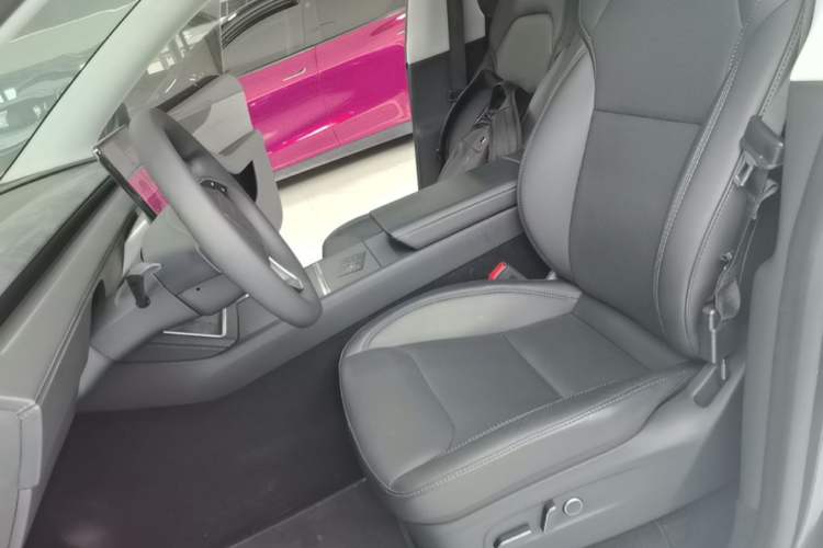 Used Tesla Model Y 2025 Rear-Wheel Drive First Edition Left Front Seat