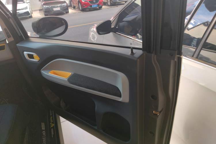 Used Chery QQ Ice Cream 2022 170km Sundae Phosphate Lithium-Ion