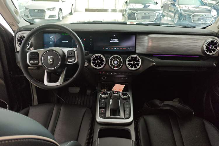 Used Tank 300 2023 Off-Road Edition 2.0T Conqueror Center Console